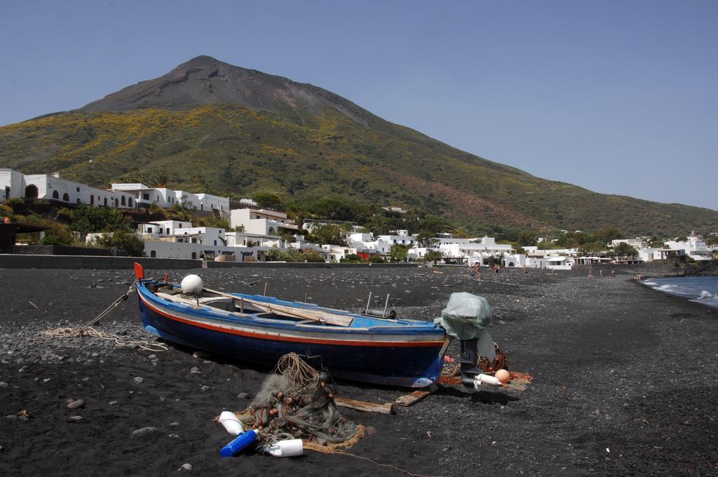 Villa Ginestra Sulla Spiaggia Di Stromboli Ruang foto